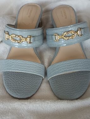 Liz Claiborne Light Blue Faux-Croc Slide with Gold Chain Accent